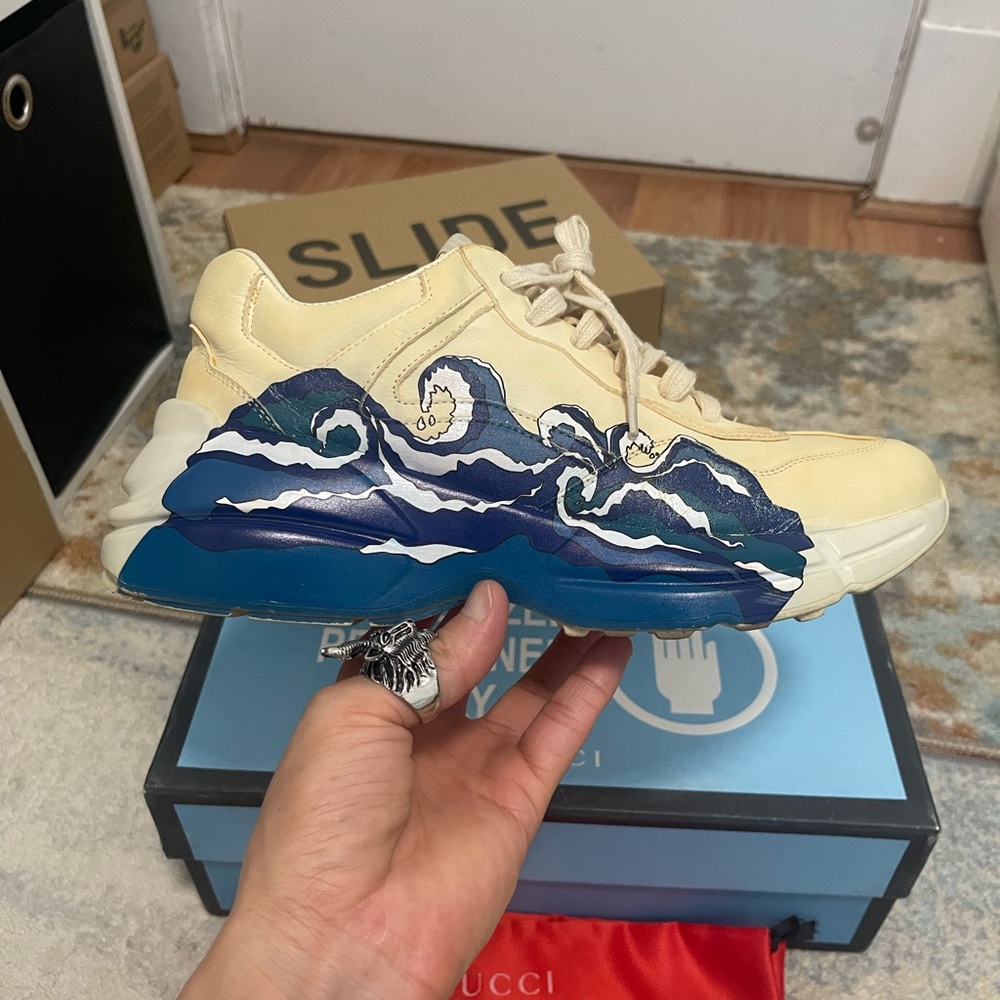 EUC Men’s Size 8 (Euro Sz 41) Gucci Rhyton Wave Print Dad Shoes In Ivory & Blue - Picture 8 of 16